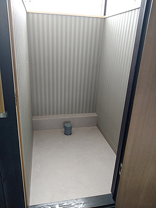 トイレのクロス（壁紙）張り替え